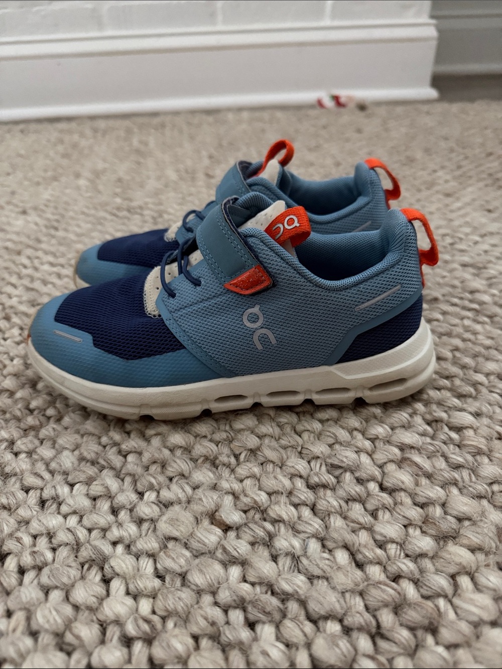 On Cloud kids Running Sneakers in Blue with Orange Accent